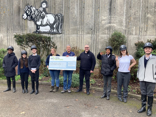 Diamond centre receiving donation